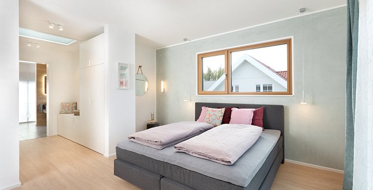 Das Hauptschlafzimmer bietet eine praktische Nische für eine Kommode, einen Schminktisch oder ein Babybett Copyright: TALBAU-Haus GmbH