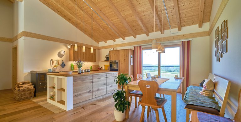 Kundenhaus HECHTER - Küche mit Essbereich Copyright: Sonnleitner Holzhausbau