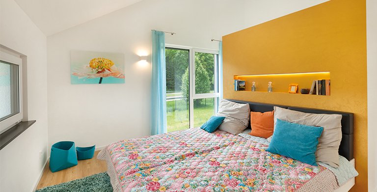 Eine Zwischenwand im Elternzimmer trennt den Schlafbereich von der Ankleide ab Copyright: TALBAU-Haus GmbH