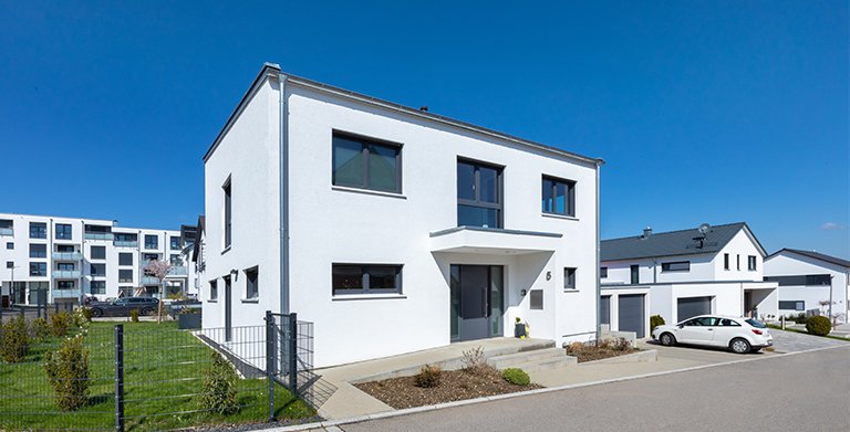 Modernes Wohnhaus auf Bodenplatte und Pultdach Copyright: TALBAU-Haus GmbH