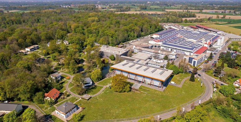 Die Firmenzentrale und Produktionshallen in Rheinau-Linx (Baden) Copyright: WeberHaus